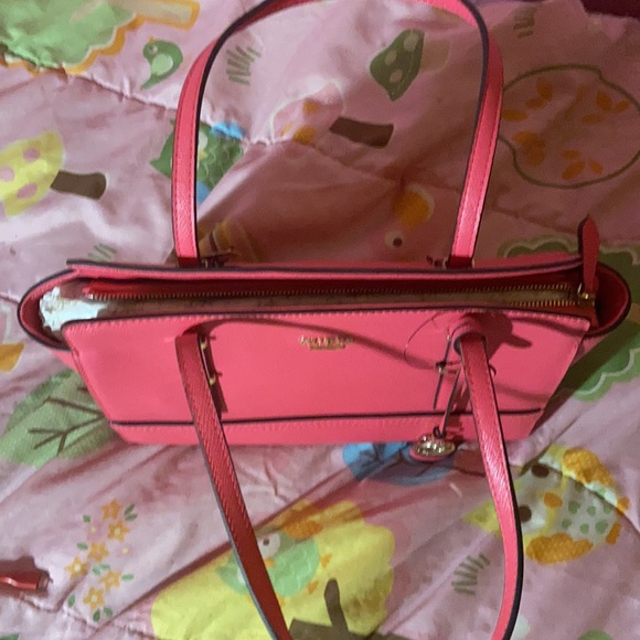 GUESS Purse ….BEAUTIFUL passion pink rose coloured purse with Gold detailing - Picture 4 of 12